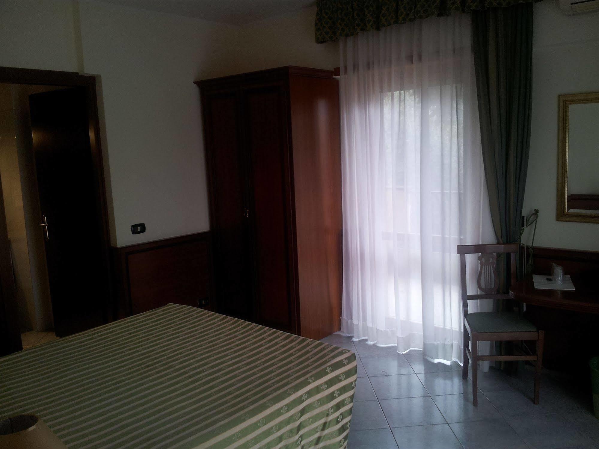 Hotel Octavia โรม ภายนอก รูปภาพ